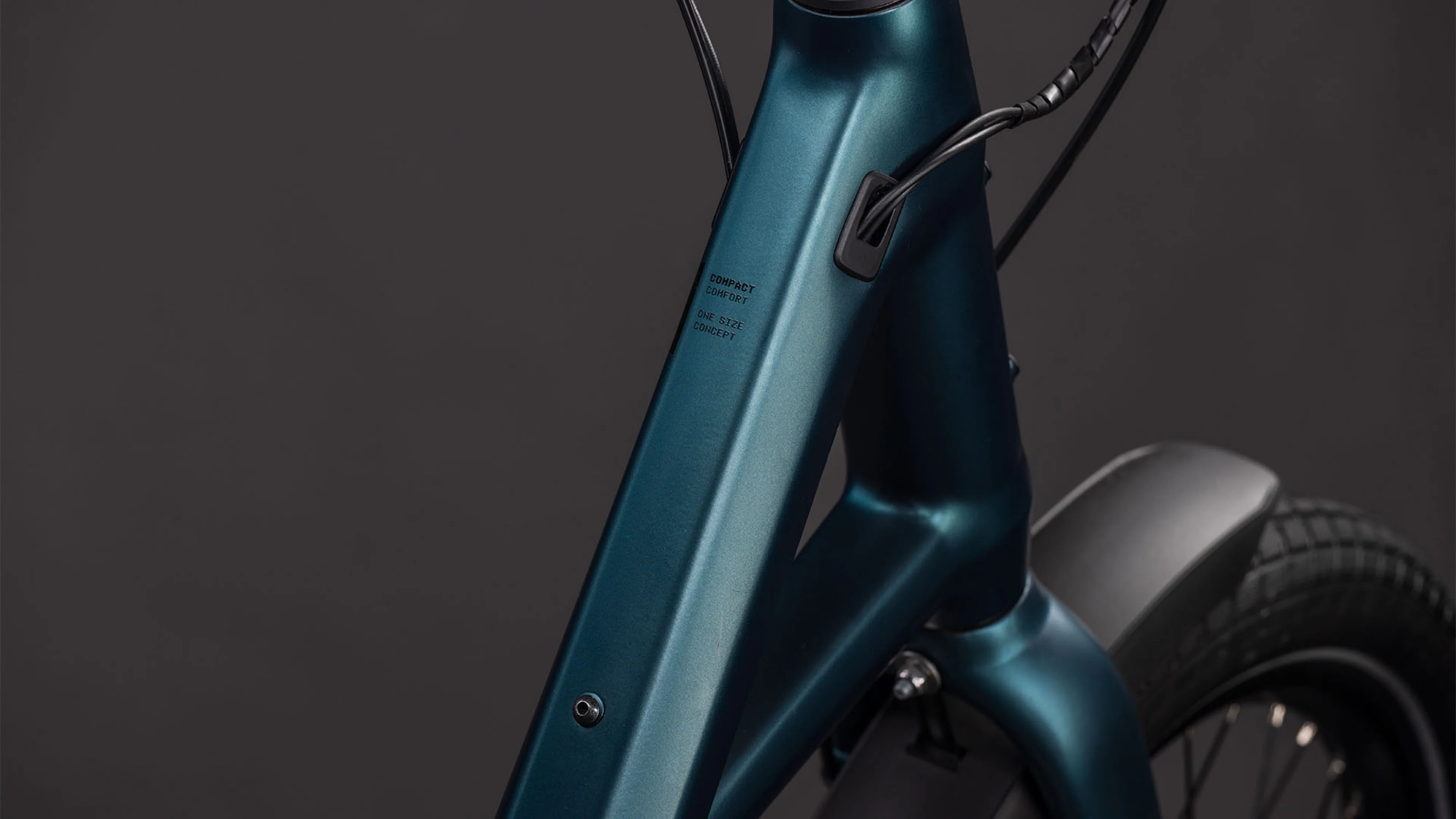 Cube Compact Hybrid 545  royalgreen´n´black (2026) - Image 2