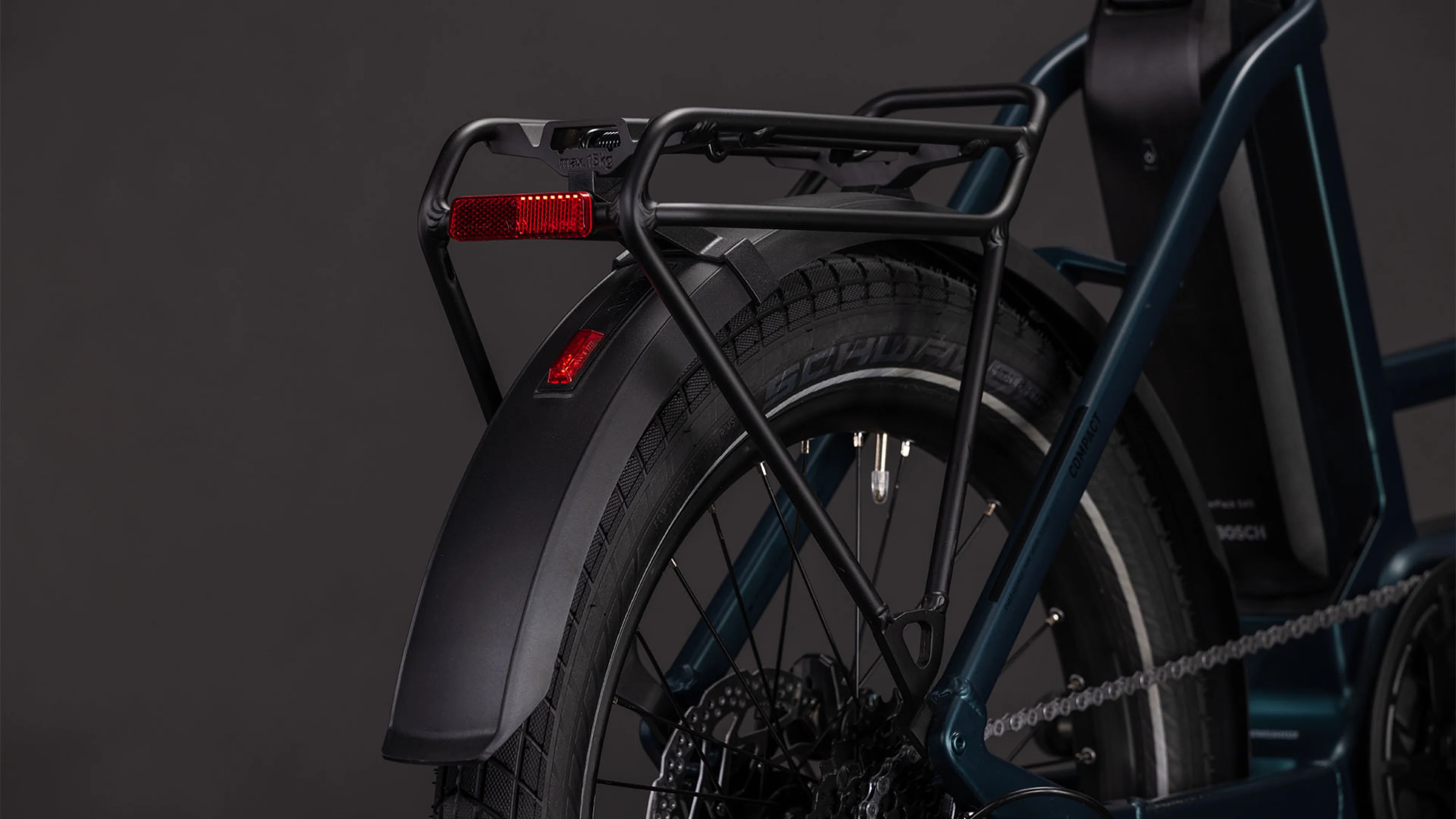 Cube Compact Hybrid 545  royalgreen´n´black (2026) - Image 3