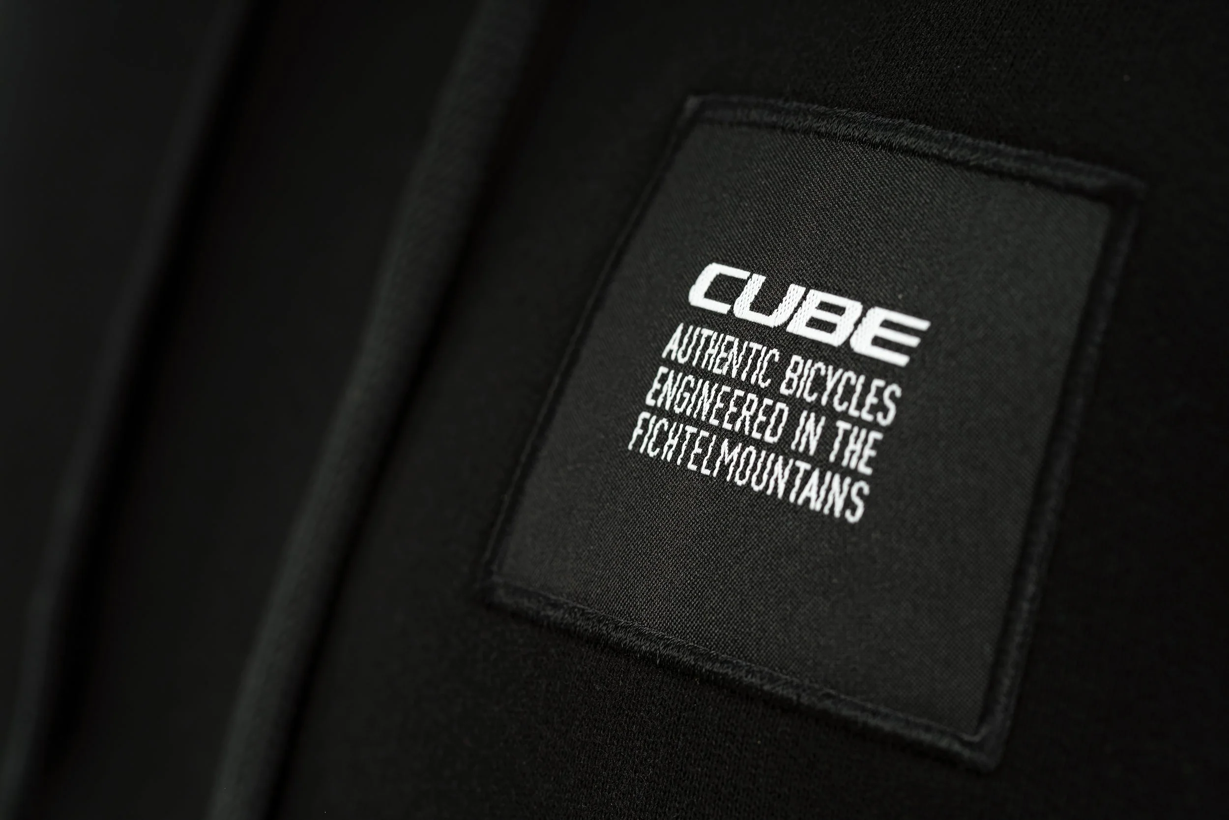 CUBE Organic Hoodie black - Image 5
